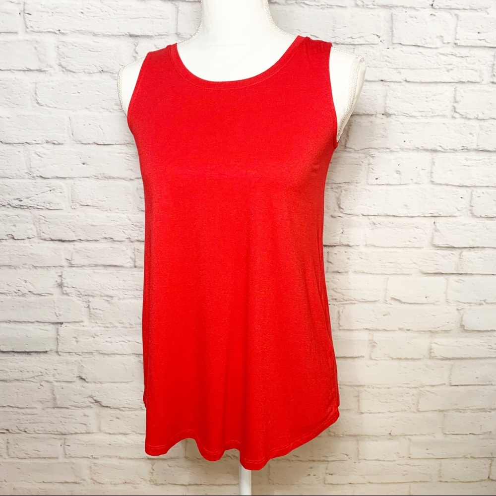 NWT Womens Swing fit tank top in Real Red